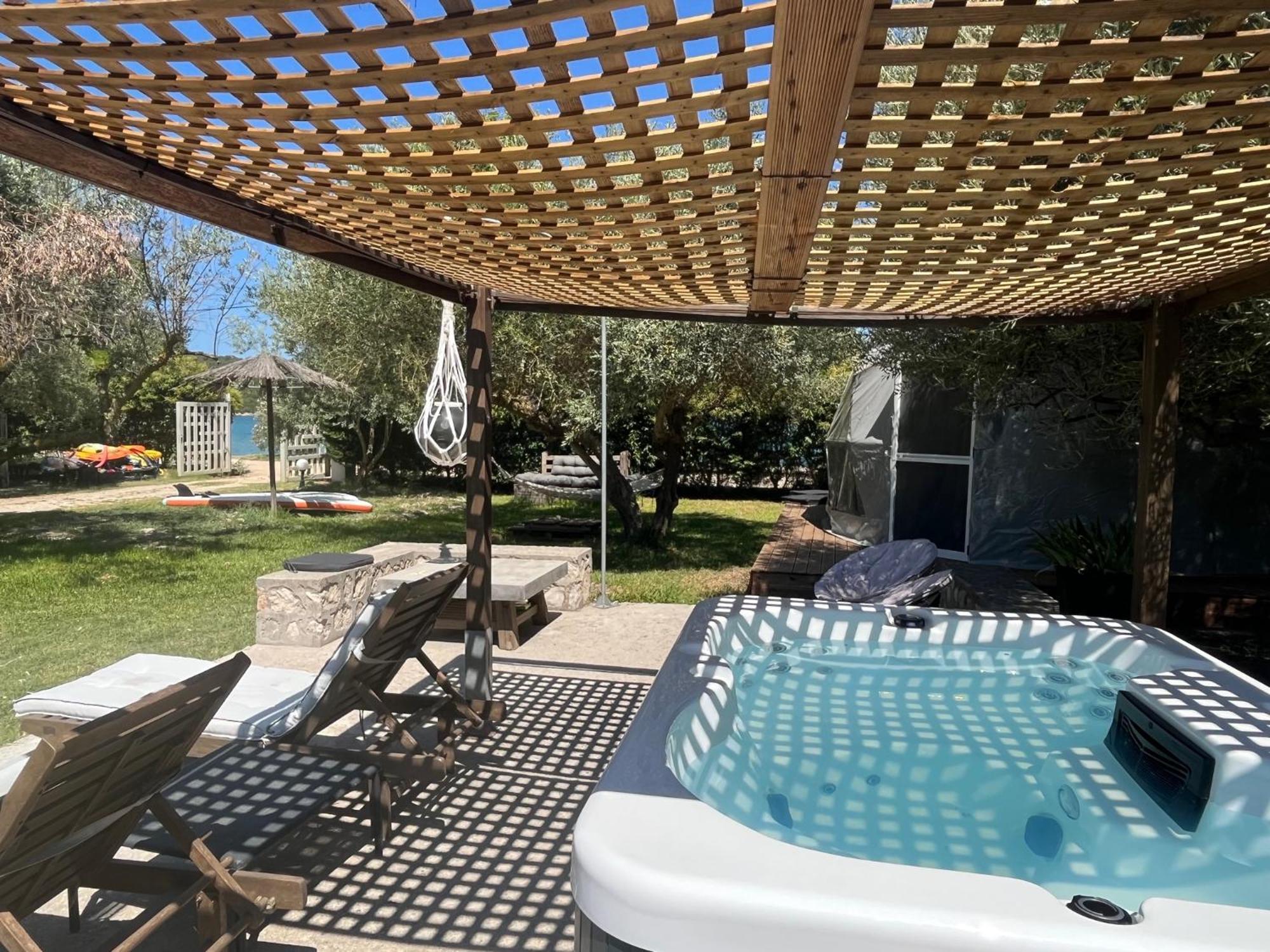 ホテル Manna Gea Glamping Domes ボニッツァ エクステリア 写真