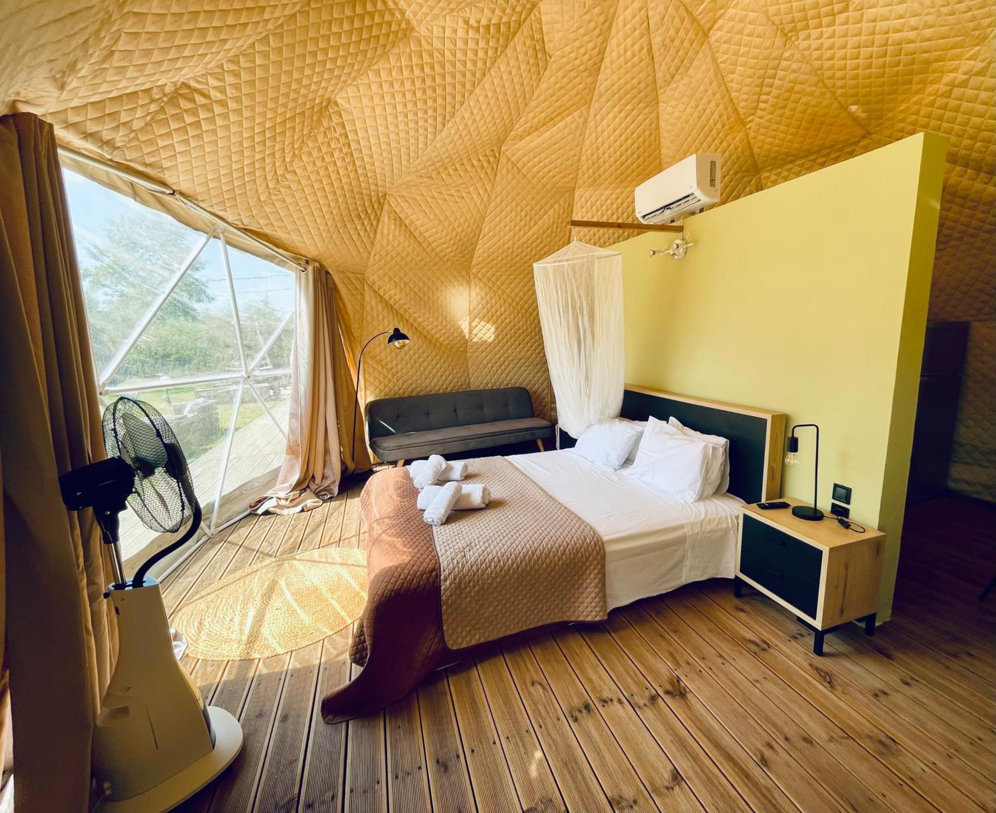 ホテル Manna Gea Glamping Domes ボニッツァ エクステリア 写真
